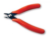 side view of Platinum Tools 5 inch full flush cut side cutting pliers